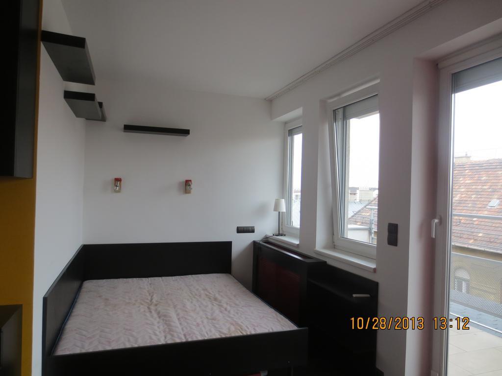 City Heart Apartments Budapest Room photo